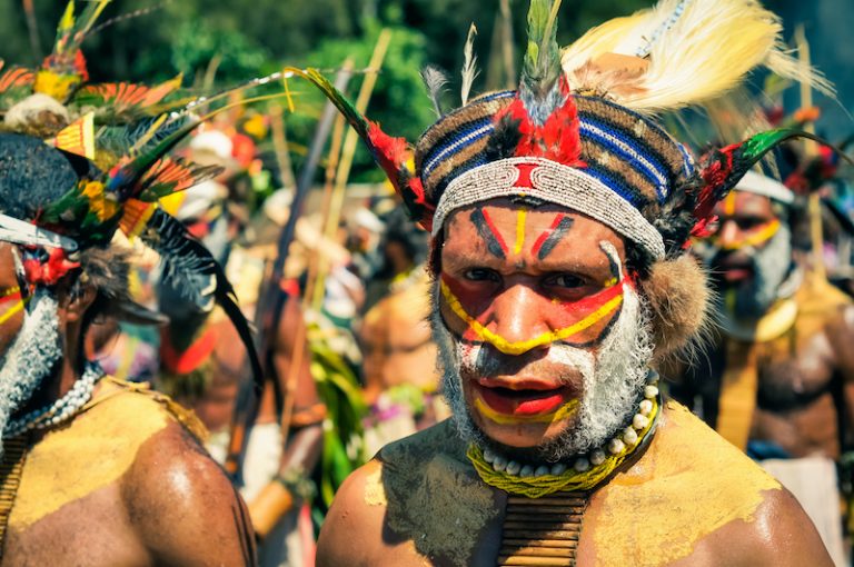 The people of the Enga Province - Paga Hill Estate - Port Moresby ...